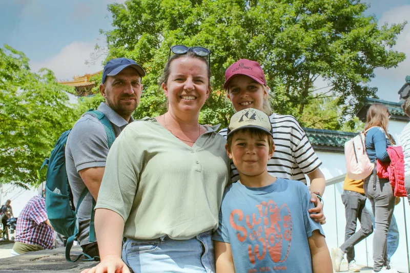 Happy family in Pairi Daiza  at the Familyday of Bekina 