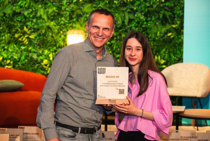 Handing over partner board Bekina Streekfonds Oost-Vlaanderen