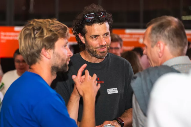 Initiative leaders in talks with Bekina
